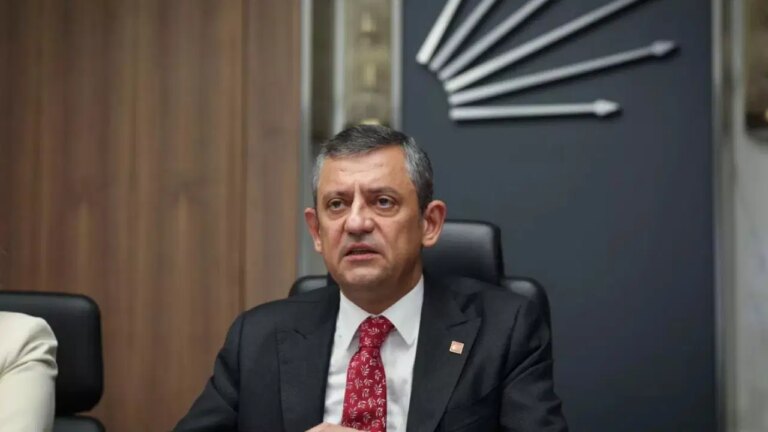 ozgur-ozel-ekrem-imamoglunu-ziyaret-ediyor-UOLR14s7.jpg