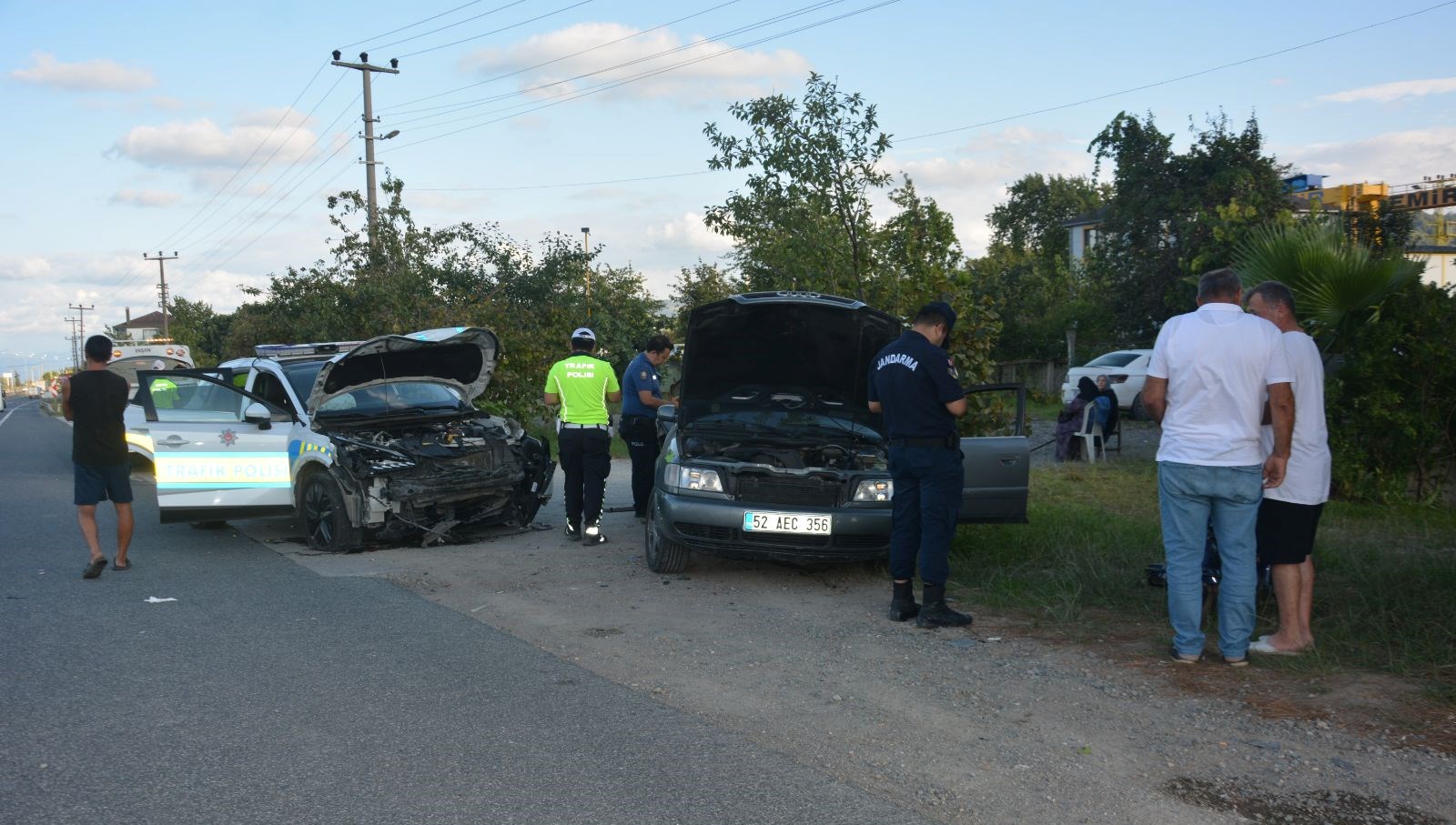 dugun konvoyundaki aracpolis aracina carpti z89bdIne