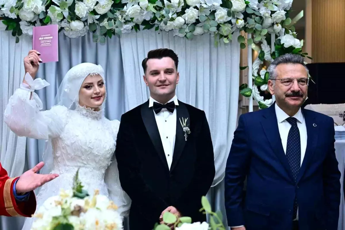 eskisehir valisi polis ciftin nikah sahitligini yapti rcmgrPu2.jpg