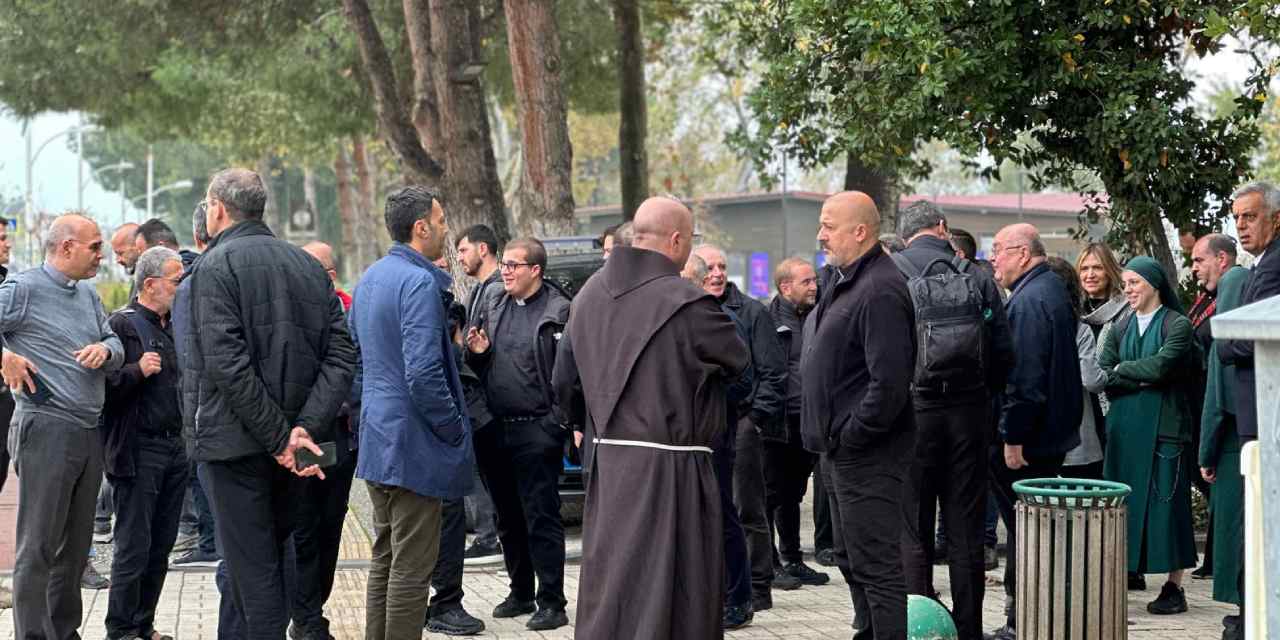 vatikan heyeti iznikte cBt5G5U4.jpg