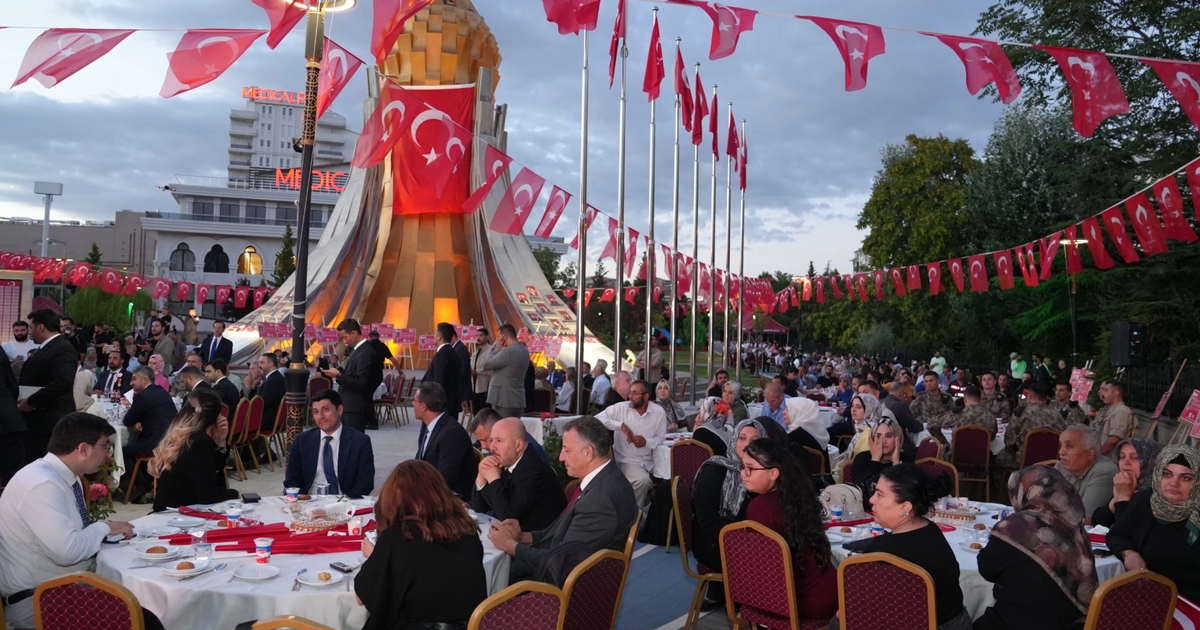 Ankara keciorende 15 temmuz sehitleri dualarla anildi nnjyIbPE